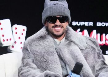 Bad Bunny, vencedor do Grammy e crítico de Trump, canta no Super Bowl