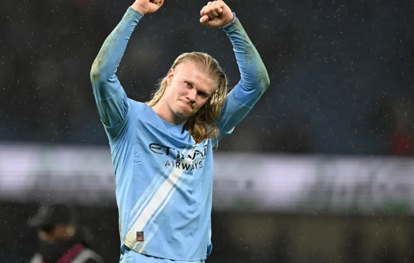  Manchester City aproveita deslize do Arsenal e aproxima-se da liderança