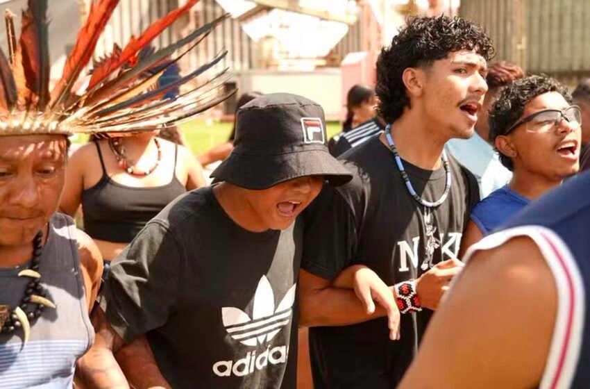  Santarém: indígenas protestam contra desestatização de hidrovias