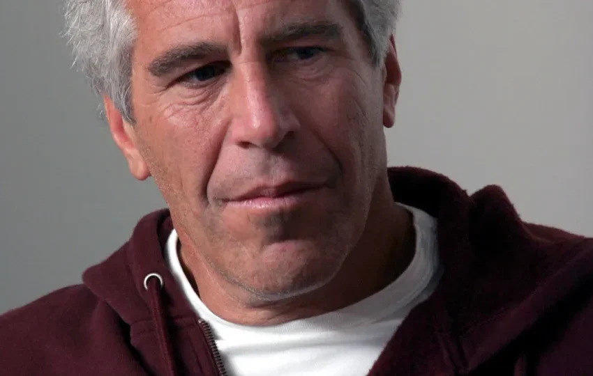  Epstein discutiu compra de agência de modelos do Brasil para ‘ter acesso a garotas’