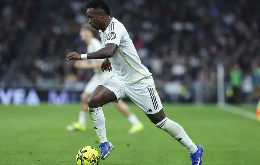  Vini Jr. marca e Mbappé evita empate do Real Madrid com o ameaçado Rayo nos acréscimos