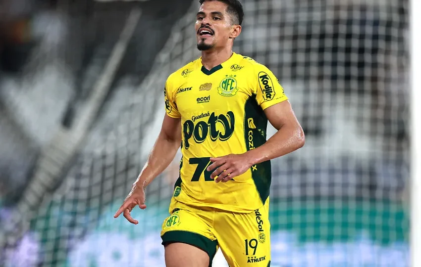  Lucas Ramon admite sondagens, mas explica escolha pelo São Paulo