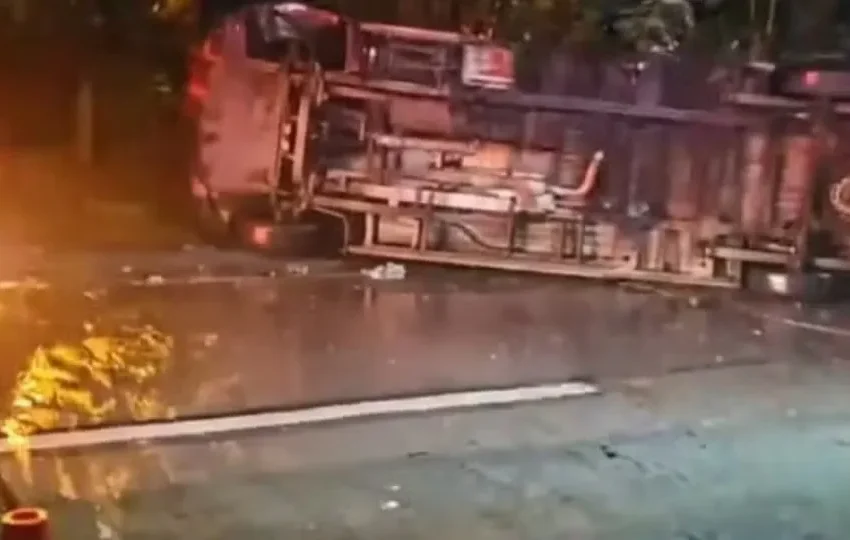  Acidente com caminhão desgovernado deixa três mortos na BR-116, no RJ