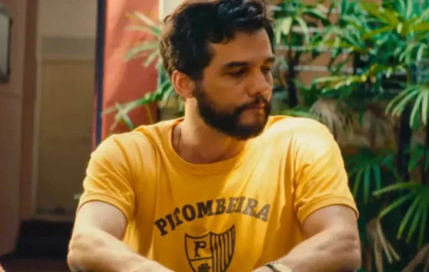  Camisas amarelas da Pitombeira, vistas em ‘O Agente Secreto’, tomam ruas de PE