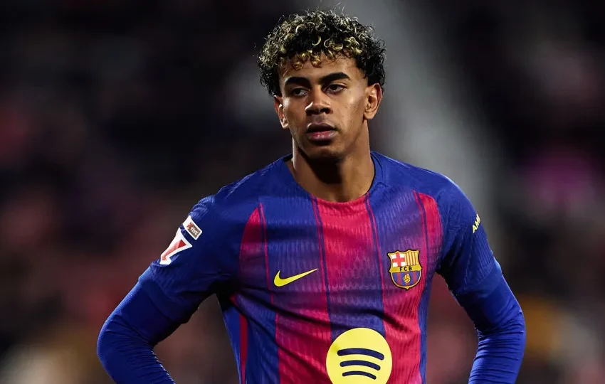  Yamal perde pênalti, Barça perde para o Girona de virada, e Real vira líder