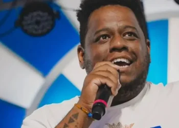 Carnavalesco da Portela pede demissão após problemas em desfile