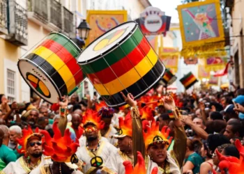 Olodum abre desfiles em Salvador