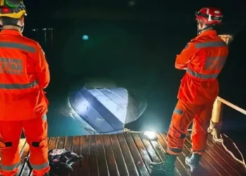 Lancha colide com píer e seis pessoas morrem na divisa entre SP e MG