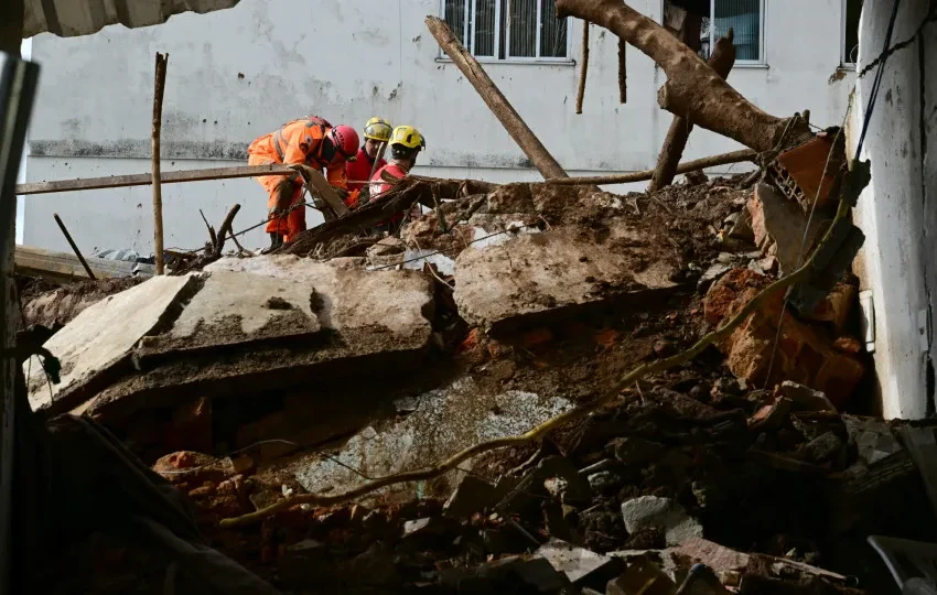  Porteirinha (MG) retira moradores de casa após risco de rompimento de barragem de captação de água