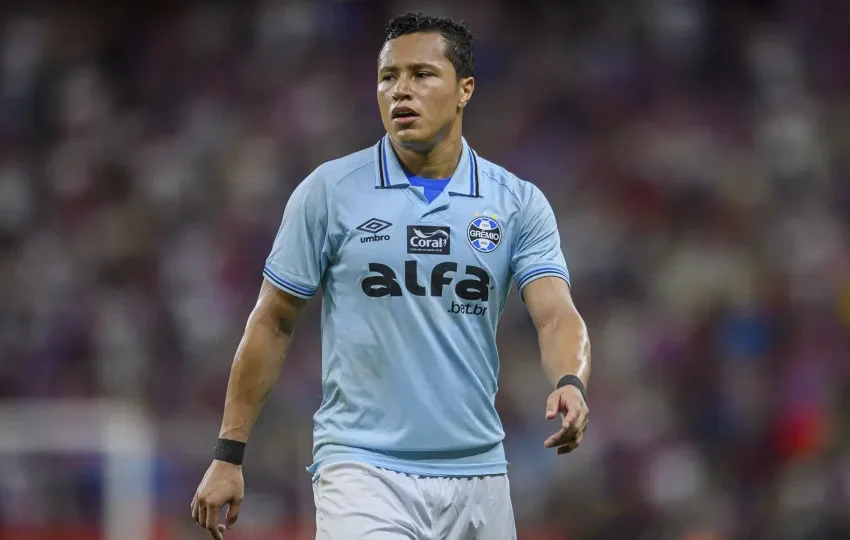  Grêmio aproveita um a mais e vence Atlético-MG com golaço de lateral