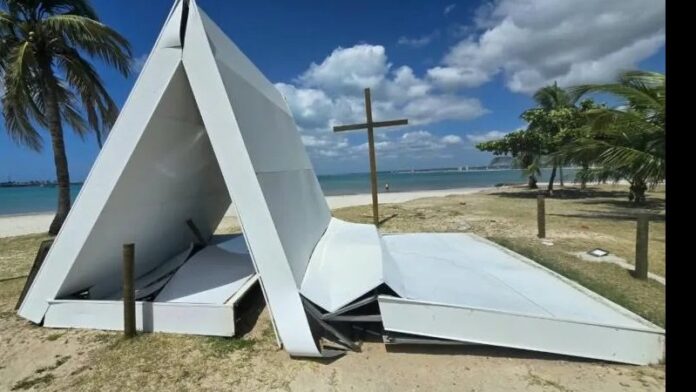 Capelinha do Jaraguá desaba durante ventania nesse fim de semana, em Maceió