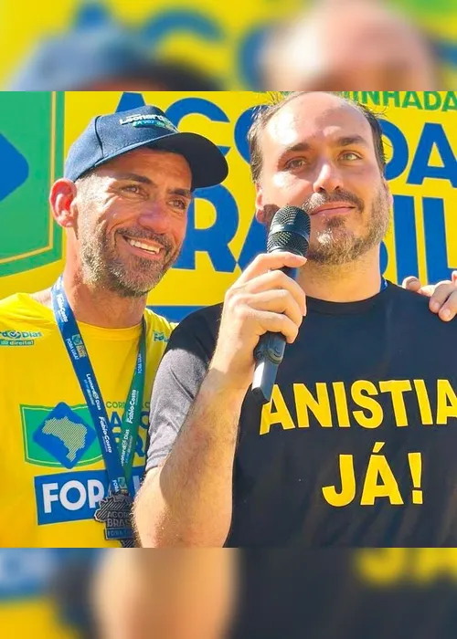 Carlos Bolsonaro participa de encontro e do Bloco do 22 em Maceió; veja agenda