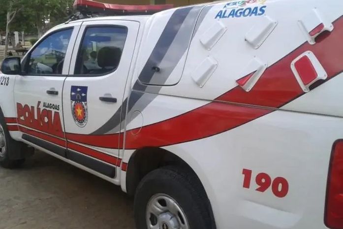Casa é alvo de tiros após jovem se envolver em desentendimento durante passeata política em Taquarana