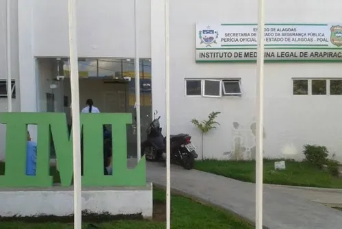Discussão entre vizinhos termina com idoso morto a tiros e filho baleado em Arapiraca