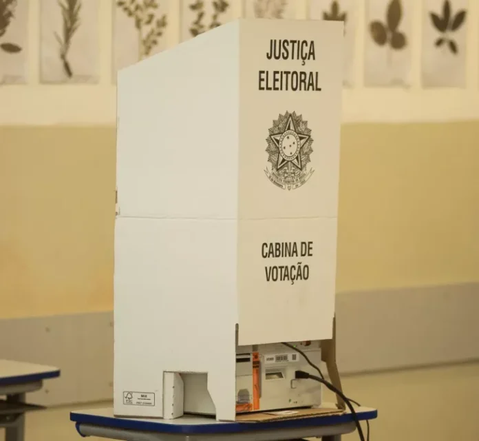 Duas mesárias são presas durante votação por suspeita de propaganda para o PT em Alagoas