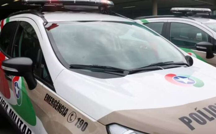 Filhos de 14 e 22 anos lutam contra ex da mãe que tentou matá-la