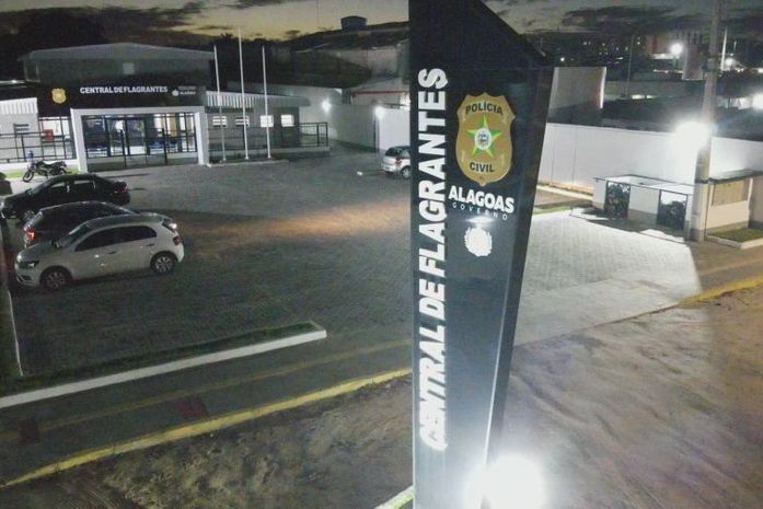 Foragido por homicídio é descoberto na Central de Flagrantes após abordagem no Benedito Bentes