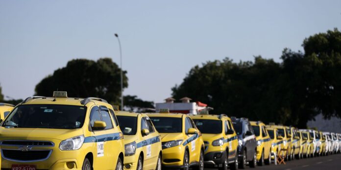 Governo autoriza contrato de R$ 30 bi para motoristas de aplicativos