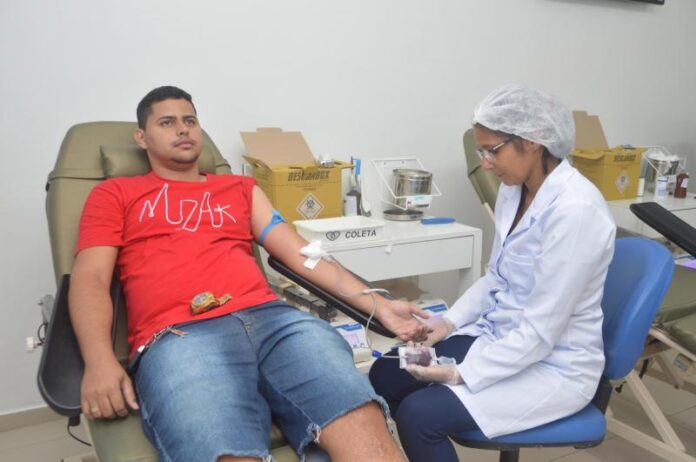 Hemoal faz coleta de sangue e cadastro de medula óssea em centro universitário nesta terça