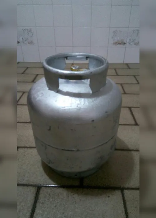 Homem ameaça mãe idosa com faca para trocar botijão de gás por drogas em Alagoas