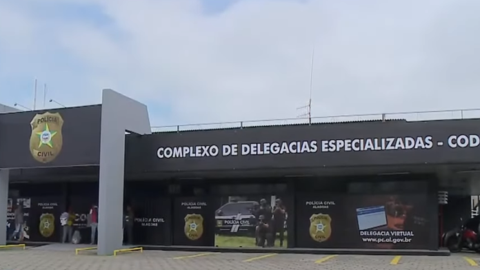 Homem é preso suspeito de estuprar companheira após ameaçá-la com faca em Maceió