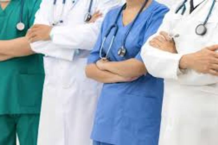 Inscrições para Mais Médicos Especialistas encerram em 29 de outubro; bolsas mensais chegam à R$20 mil