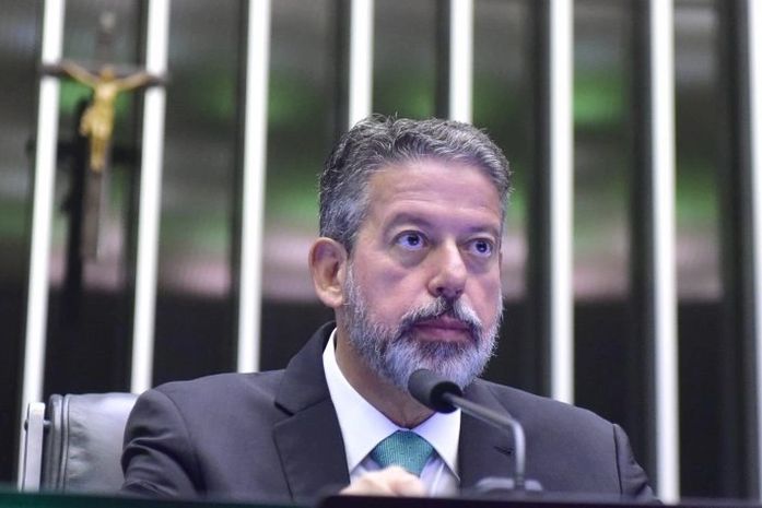 Lira cobra posição do TSE e classifica prorrogação da votação como “mancha sem precedentes”