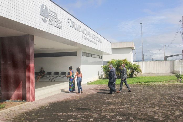 Mãe é condenada a 19 anos de prisão por matar filha de 7 anos a facadas em Alagoas