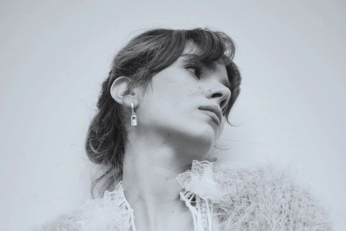 Marina Nemesio faz show no Jaraguá nesta sexta-feira (16)