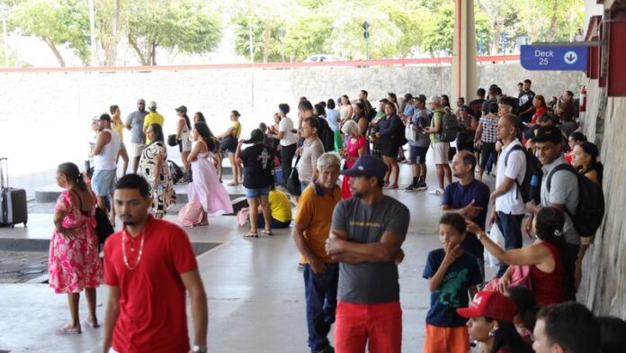 Motoristas de vans são denunciados por cobrar e ameaçar deixar eleitores na estrada em Alagoas
