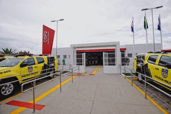 Mulher alcoolizada é presa após agredir companheiro com facada
