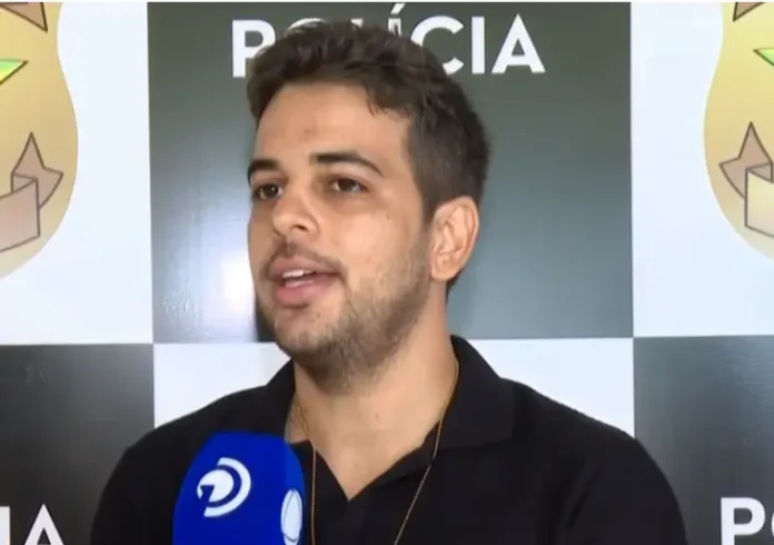 Mulher descobre financiamentos falsos em seu nome após simular compra de moto