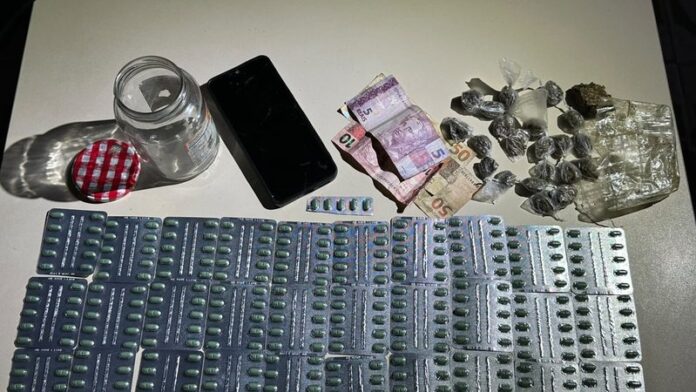 Mulher é baleada no rosto e no tórax e drogas são encontradas em casa em Arapiraca