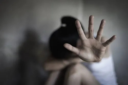Mulher leva mordida no rosto ao ser agredida pelo irmão em Rio Largo