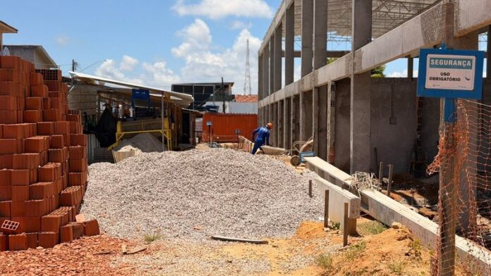 Obras do novo Mercado do Jacintinho avançam para a fase de montagem dos boxes