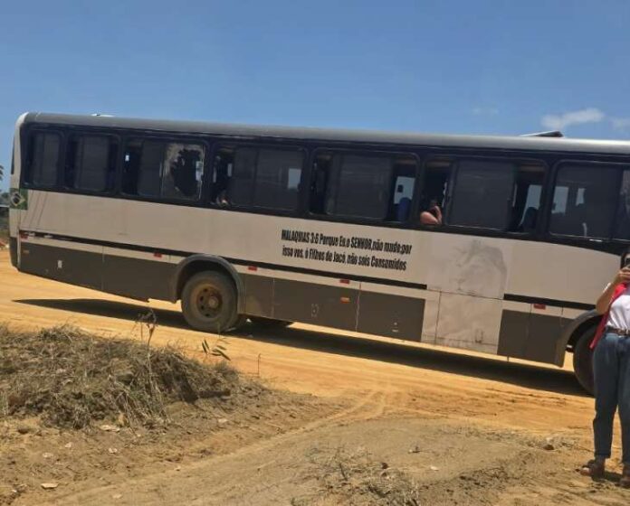 Ônibus contratado por secretário é apreendido por transporte irregular de eleitores em Alagoas