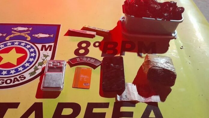 PM apreende maconha, cocaína e comprimidos usados no golpe 