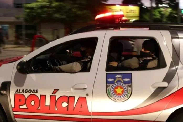 Polícia prende mulher por tentativa de homicídio e ex-companheiro por quebra de medida protetiva