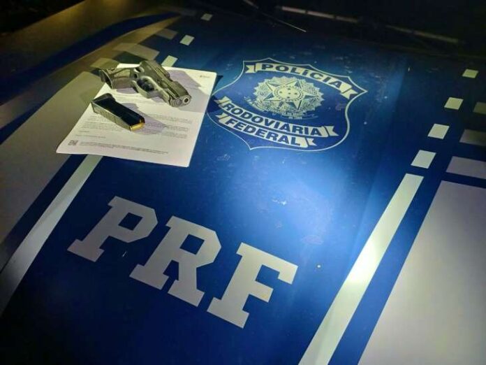 PRF prende homem com mandado de prisão por homicídio em Maceió
