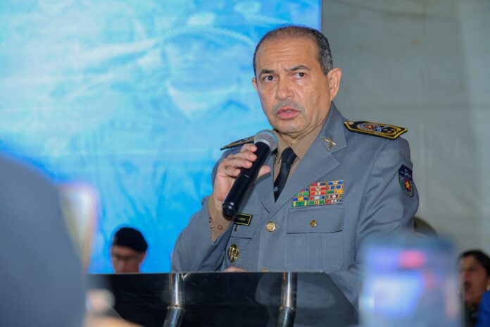 Soldado da PM-AL salva criança pendurada em fiação elétrica em Delmiro Gouveia