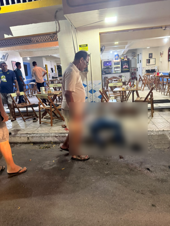Vídeo mostra o momento em que mulher é morta a facadas após discussão em Santana do Ipanema